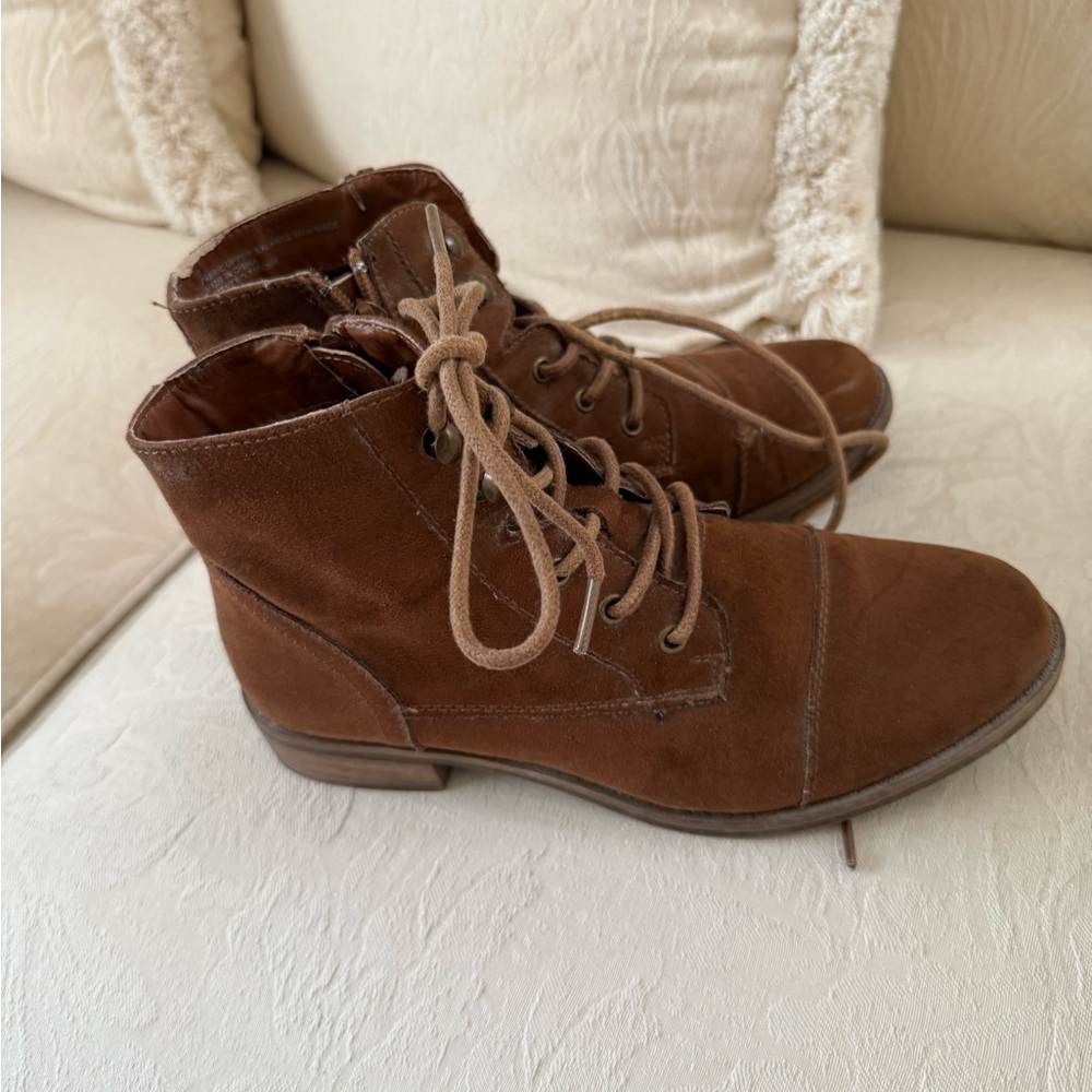 Cato Brown Lace-Up Boots with Classic Design - Picture 5 of 9